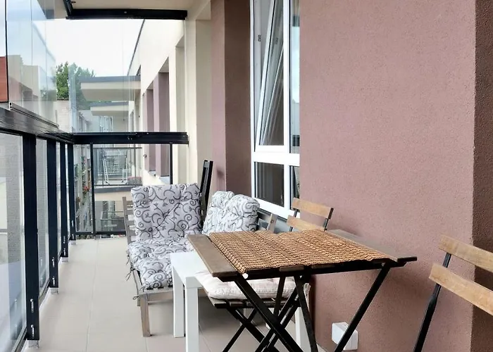 Dzuku Apartment 40